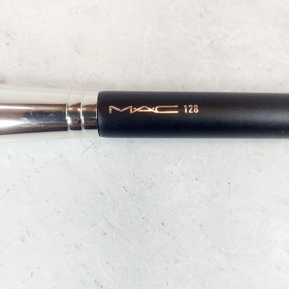 MAC 128 Split Fibre Cheek Brush - Picture 5 of 5